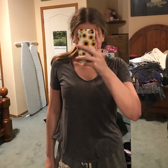 Gray tee shirt with pocket - Picture 3 of 3